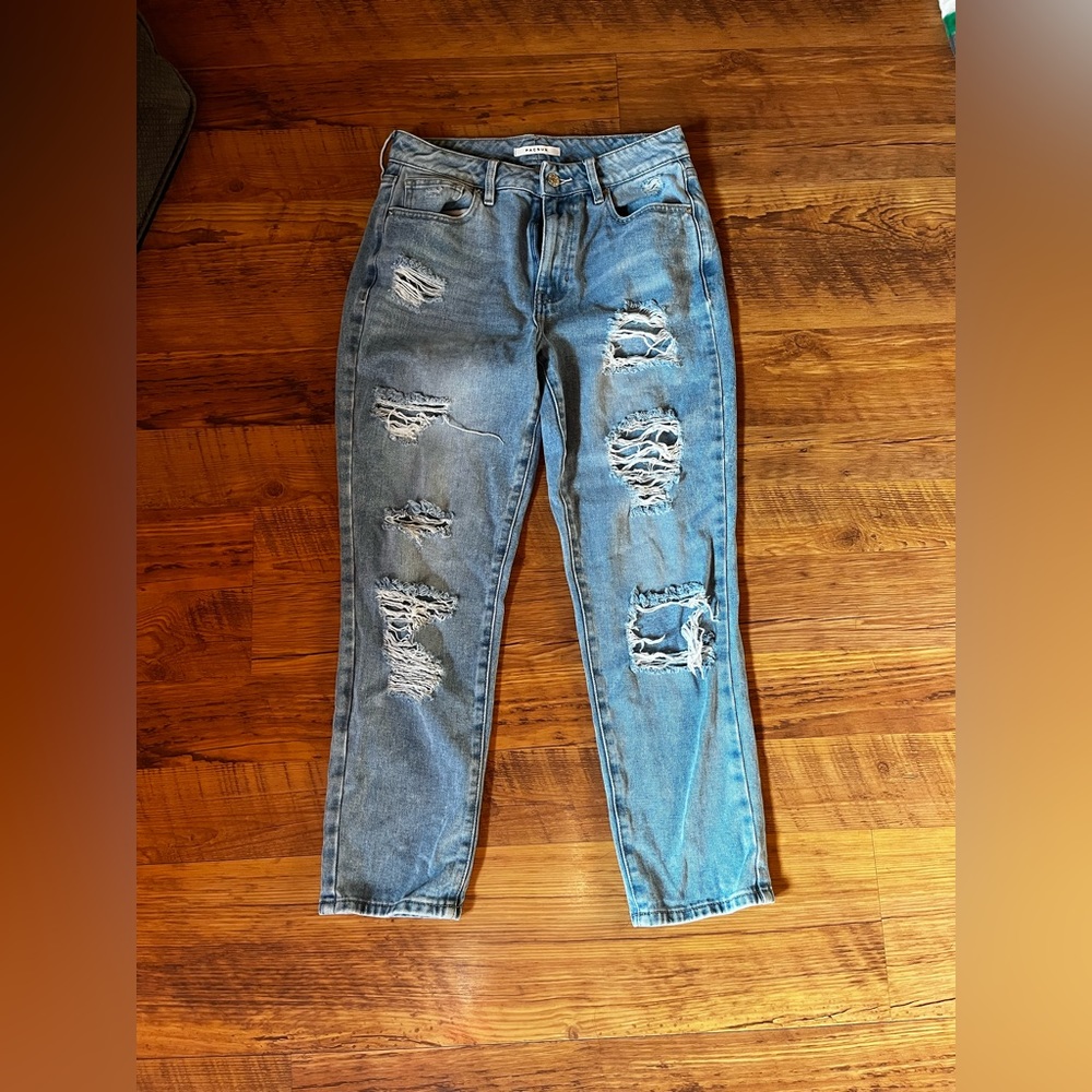 Pacsun Mom Jeans. Super cute! Size 4. Worn once!